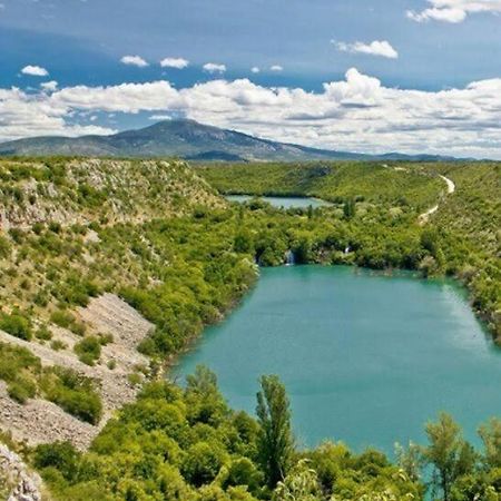 Bedroom For 1, In 100 Y Old Dalmatian House, Under Mountain, 14 Km To Np Krka, 35 Mins Drive To Beach Razvode Екстериор снимка